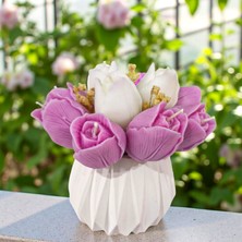 Hediye İstasyonum Pembe & Beyaz Lale Mum Vazosu | El Yapımı Kokulu Soya Mum