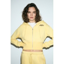 Grimelange ELARA Kadın Metal Fermuarlı Nakışlı Kapüşonlu Crop Sarı Sweatshirt