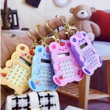 PremiumPort Çilekli Ayıcık Temalı Eğlenceli Çocuk Öğrenci Hesap Makinesi Anahtarlık