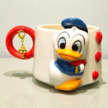 Bonita Bon Luxe El Yapımı 3D Daisy Donald Figürlü, Yaldızlı Hediye Harf Yada Kalp Charm'lı Kişiye Özel Seramik Kupa