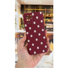 Vip Case Redmi Note 10 ve 10S Uyumlu Beyaz Papatya Desenli Silikon Darbe Emici Klasik Korumalı Rubber Kılıf