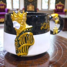 Bonita Bon Luxe El Yapımı 3D King Kral Queen Kraliçe Figürlü, Yaldızlı Hediye Harf Charm'lı Kişiye Özel Seramik Kupa