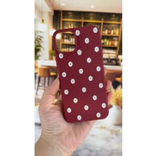 Vip Case iPhone 15 Uyumlu Beyaz Papatya Desenli Silikon Darbe Emici Korumalı Klasik Rubber Kılıf