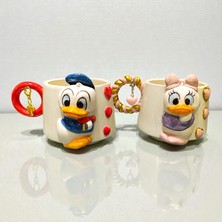 Bonita Bon Luxe El Yapımı 3D Daisy Donald Figürlü, Yaldızlı Hediye Harf Yada Kalp Charm'lı Kişiye Özel Seramik Kupa
