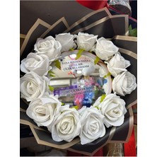 Özbience Işıklı Ayna ile Şık ve Parlak Çiçek Buketi Dekorasyonu