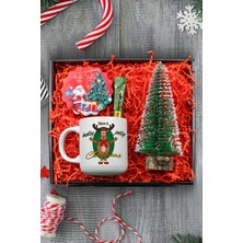 Özbience Yılbaşına Özel Hediye Seti: Bella Kupa, Yılbaşı Ağacı, Altlık ve Kahve