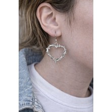 Herşey Nota Thorned Heart Charm – Diken Detaylı Kalp Figürlü Gümüş Renk Unisex Sallantılı Küpe
