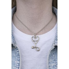 Herşey Nota Care Heart Charm – Kalp Formlu Stetoskop Figürlü Gümüş Renk Unisex Kolye (60 Cm)