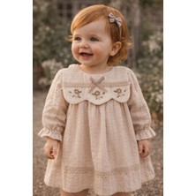 Danuna Kids Kız Bebek Yakası Nakışlı ve Fisto Detaylı Pamuklu Uzun Kollu  Pamuklu Tül Astarlı Vintage  Elbise -Bej