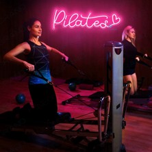 PremiumPort Pilates LED Dekoratif Işıklı Yazı, Şık ve Modern Aydınlatma Aksesuarı