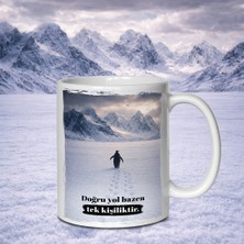 İmge Baskı Doğru Yol Bazen Tek Kişiliktir – Penguen Tasarımlı Kupa Bardak | Ilham Veren Motivasyon Kupası