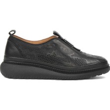 Celal Gültekin Kadın Siyah Lastikli Deri Ayakkabı