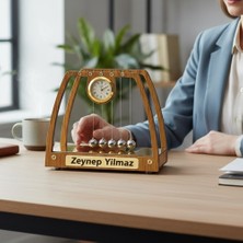 Hediyesahibi Kişiye Özel Isimli Ahşap Masaüstü Saatli Newton Denge Topları