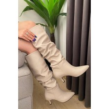 M&B COLLECT Kadın Tamara Krem Cilt Buzgülü Sivri Burun Çivi Topuk Çizme