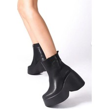 Difolia Kadın Celsi Siyah Yandan Fermuarlı 9 cm Yüksek Dolgu Topuklu Mevsimlik Kadın Kısa Bot Bootie