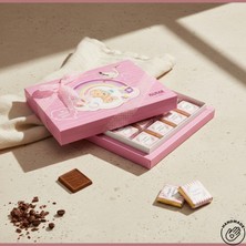 Nutat İsimli Kız Bebek Çikolatası – 48’li Madlen + Sunum Kutusu