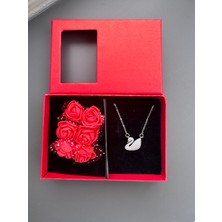 Gözde Aksesuarım Güllü Kutusunda Gümüş Renk Kuğu Kolye Çelik