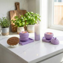 Miaju Ev Dekorasyonuna Romantik ve Zarif Dokunuş, Isim ve Kişisel Not Eklenebilen, Özel Tasarım Mum, Mor