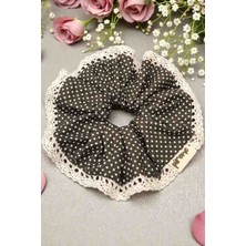 Pirene Arts Miki Lace Scrunchie – Puantiyeli Dantelli Poplin Saç Tokası