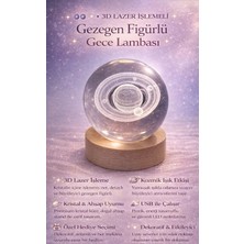 FaroxTech 3D Lazer Işlemeli Satürn Gezegen Figürlü Kristal Küre Gece Lambası - Ahşap Standlı USB Aydınlatma