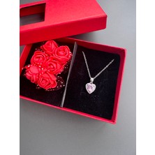 Gözde Aksesuarım Güllü Kutuda Pembe Kalpli Kolye Çelik