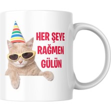 Taketshirt Her Şeye Rağmen Gülün Kupa Bardak Komik Yazılı Hediyelik Çay Kahve Kupası Coffee Mug