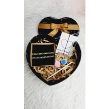 Kalp Kutu Içinde Parmak Izi Baskılı Oto Kokusu ve Doç Zincir Bileklik Seti  | Sevgililer Günü Hediyesi