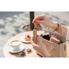 Lunel Accessory Doldurulabilir Parfüm Şişeli Krem Rengi Işıltılı Taş Kaplı Anahtarlık – Zarif, Şık ve Özel Hediye Seçeneği