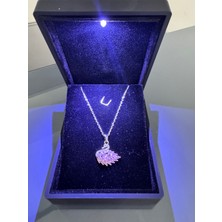 Gözde Aksesuarım Işıklı Kutusunda Pembe Kuğu Kolye Çelik