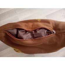 Bosphorus Kahverengi Minder El Işlemesi Büyük Boy Fermuarlı  63X52X13CM