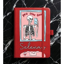 Senada Kişiye Özel Isim Yazılı Tarihsiz 224 Sayfa Not Defteri Baskılı Desenli 13X21 cm Kırmızı Notebookt:18