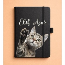 Senada Kişiye Özel Isim Yazılı Tarihsiz 224 Sayfa Not Defteri Baskılı Desenli 13X21 cm Siyah - Görsel-Tasarım9