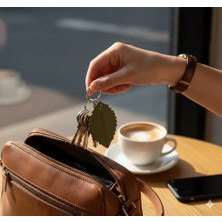 Tozren Deri Deri El İşçilikli Kişiye Özel Baskılı İsim Yazılı Hakiki Deri Hediyelik Anahtarlık, "Kurtarıcı Hediye"( Yazılacak İsim İçin Mesaj Atabilirsiniz)