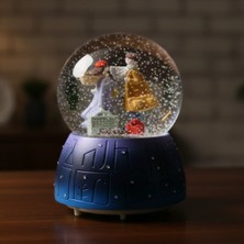 Kararlı Ticaret Pilli Işıklı Müzikli Kar Küresi–valizli Sevgili Çift Figürlü Eğlenceli Masaüstü Biblo, LED Aydınlatmalı Dekoratif Hediyelik Kar Küresi