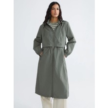 LC Waikiki Kapüşonlu Büzgülü Kadın Yağmurluk  (S6)