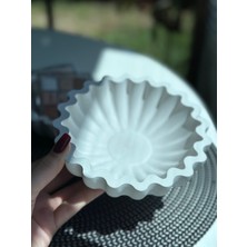 Dekoratif Dalgalı Tabak – El Yapımı Taş Tozu Sunum & Takı Tabağı