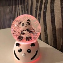 Normadia Sevimli Panda Temalı Işıklı Kar Küresi, Huzurlu ve Sıcak Atmosfer