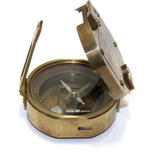 Özbience Şık ve Dayanıklı Pirinç Pusula, Doğa ve Macera Severler Için Ideal