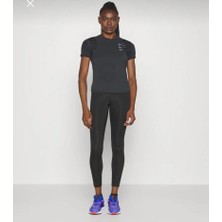 Nike Dri-Fıt Adv Running Division Kısa Kollu Kadın Koşu Tişört FB7813-010