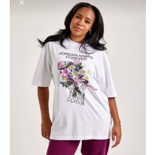 Nike Jordan Oversized Graphic FW24 Short-Sleeve Bol Kalıp Beyaz Kadın T-Shirt FV7119-100