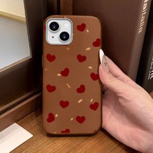 Ucuc iPhone 14 Plus/15 Plus Uyumlu Kahverengi Deri Dokulu Silikon Kamerayı Korur Şok Emici Kılıf Kalp Deseni