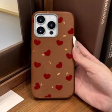 Ucuc iPhone 15 Pro Uyumlu Kahverengi Deri Dokulu Silikon Kamerayı Korur Şok Emici Kılıf Kalp Deseni