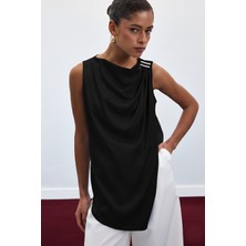Sateen Aksesuar Detaylı Kolsuz Bluz - Siyah