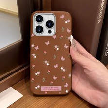 Ucuc iPhone 16 Pro Uyumlu Kahverengi Deri Dokulu Silikon Kamerayı Korur Şok Emici Lale ve Kelebek Deseni Kılıfı