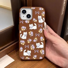 Ucuc iPhone 14 Plus/15 Plus Uyumlu Kahverengi Deri Dokulu Silikon Kamerayı Korur Şok Emici Kılıf Çiçek ve Kedi Deseni