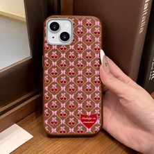 Ucuc iPhone 13/14 Uyumlu Kahverengi Deri Dokulu Silikon Kamerayı Korur Şok Emici Kiraz Desenli Kılıf