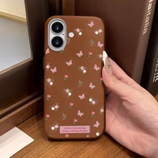 Ucuc iPhone 16 Uyumlu Kahverengi Deri Dokulu Silikon Kamerayı Korur Şok Emici Lale ve Kelebek Deseni Kılıfı