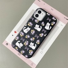 Ucuc iPhone 12/12 Pro Uyumlu Siyah Deri Dokulu Silikon Kamerayı Korur Şok Emici Kılıf Çiçek ve Kedi Deseni