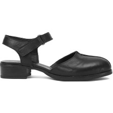 Celal Gültekin Kadın Siyah Cırtlı Deri Sandalet