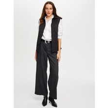 Faik Sönmez Kordon Detaylı Kapüşonlu Kapitone Yelek W26KYL004